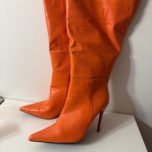 Point toe stiletto heeled boot - Picture 1 of 3